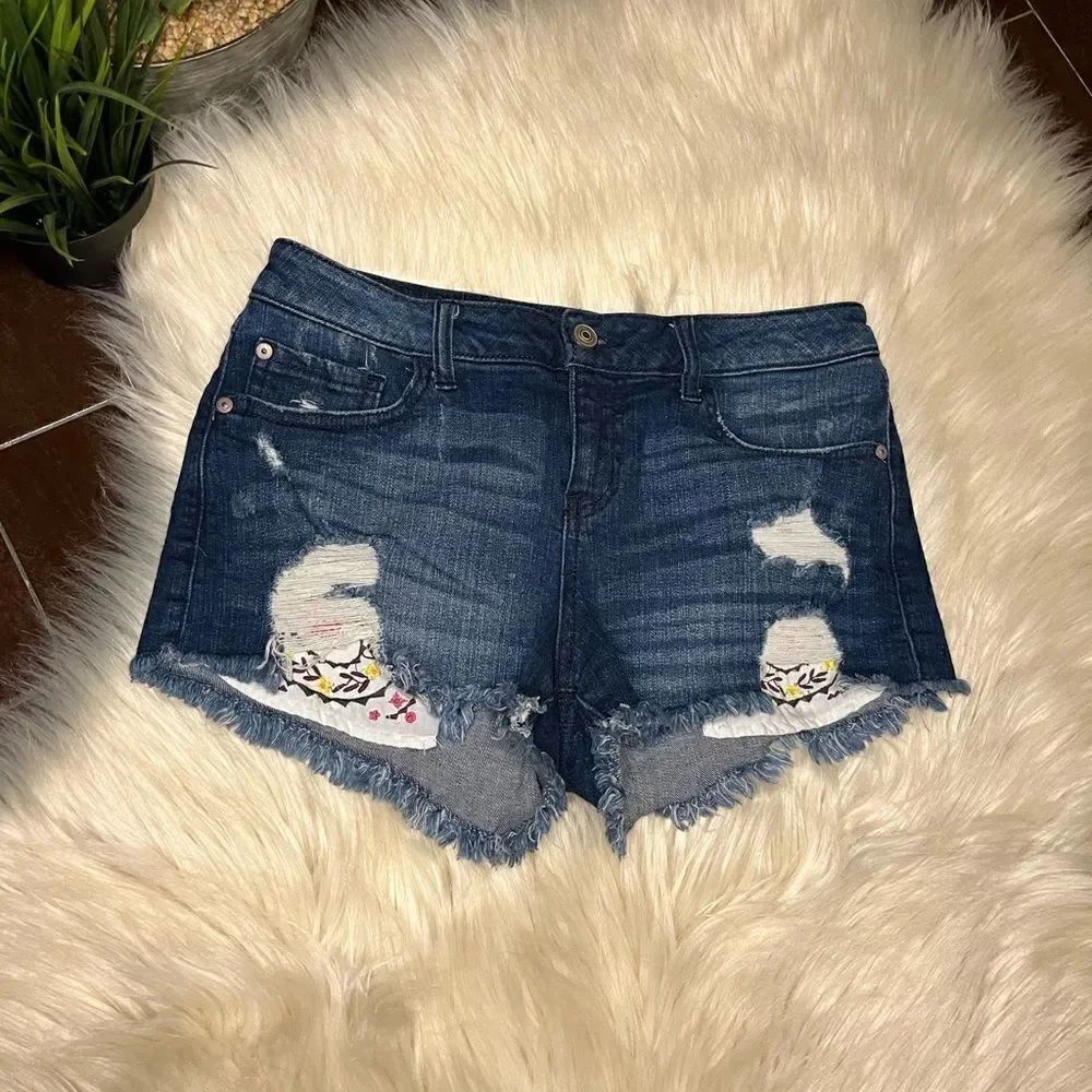 Harper embroidery pocket distressed denim shorts sz 27